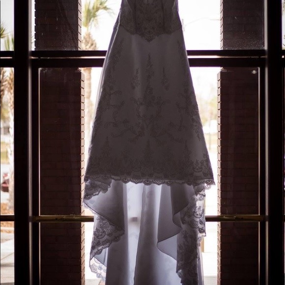 wholesale prices Wedding dress with veil. Dry cleaned and preserved